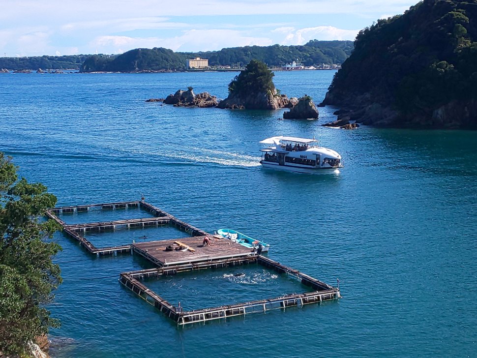 熊野別邸 中の島 勝浦温泉 和歌山県 勝浦の海に浮かぶ船でしか行けない一島一旅館 老舗の宿の決断とは